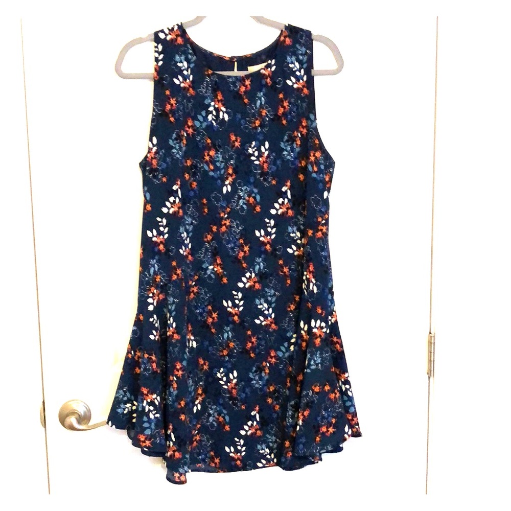 Sleeveless floral shift dress